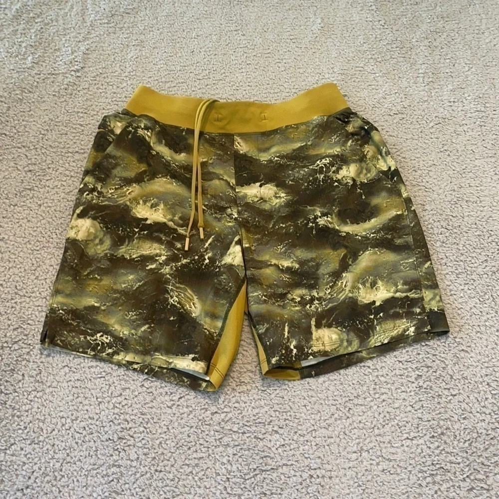 Lululemon T.H.E. Linerless Short - color High Dive Auric Gold Multi size M